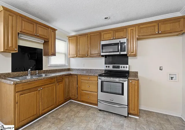 Photo 2 of Single family home for sale at 107 Grove St, Clinton, SC 29325 | MLS# 1597483 | Listing updated on 2026-07-11