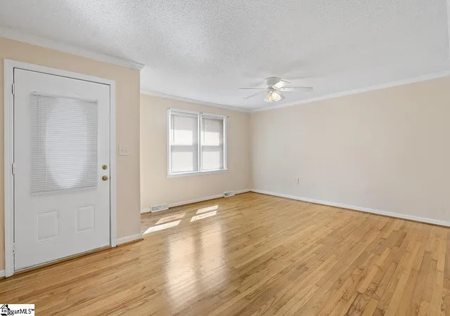Photo 4 of Single family home for sale at 107 Grove St, Clinton, SC 29325 | MLS# 1597483 | Listing updated on 2026-07-11