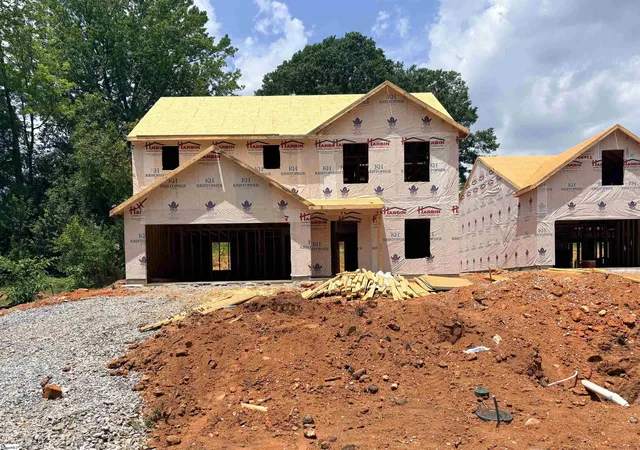 Photo 1 of Single family home for sale at 405 Lake Circle Dr, Greenville, SC 29605 | MLS# 1598302 | Listing updated on 2026-08-26