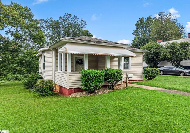 Photo 1 of Single family home for sale at 33 Lawrence St, Lyman, SC 29365 | MLS# 1600417 | Listing updated on 2026-08-11