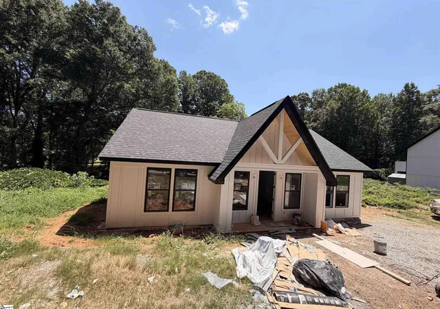Photo 3 of Single family home for sale at 118 Harlem St, Easley, SC 29640 | MLS# 1592827 | Listing updated on 2026-07-30