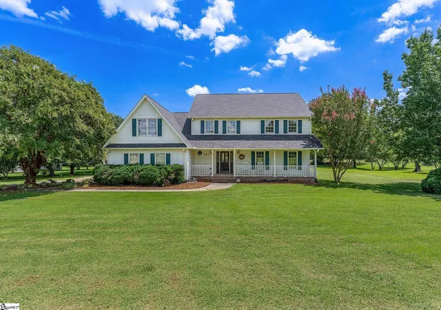 Photo 1 of Single family home for sale at 104 Knoll Creek Dr, Simpsonville, SC 29680 | MLS# 1601986 | Listing updated on 2026-09-04