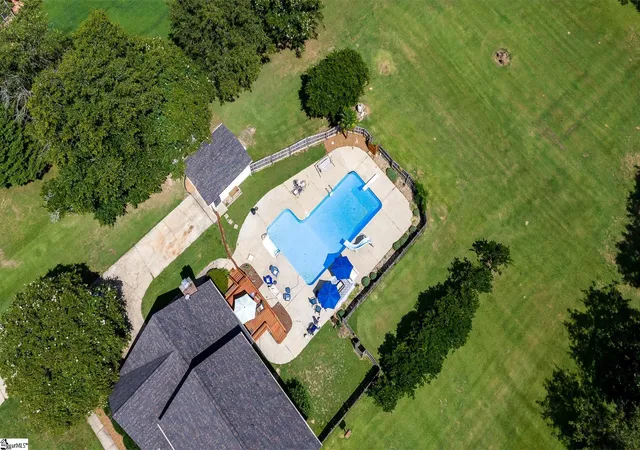 Photo 2 of Single family home for sale at 104 Knoll Creek Dr, Simpsonville, SC 29680 | MLS# 1601986 | Listing updated on 2026-09-04