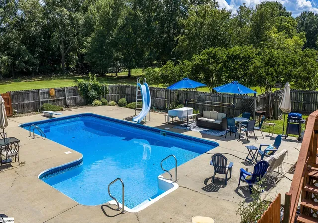 Photo 4 of Single family home for sale at 104 Knoll Creek Dr, Simpsonville, SC 29680 | MLS# 1601986 | Listing updated on 2026-09-04