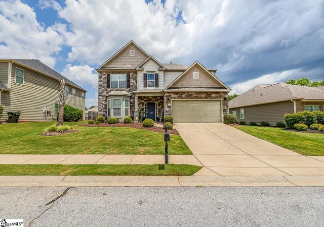 Homes for sale in Simpsonville, SC | 207 Kings Heath Ln, Simpsonville, SC 29680 | MLS# 1596397