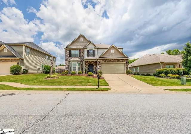 Homes for sale in Simpsonville, SC | 207 Kings Heath Ln, Simpsonville, SC 29680 | MLS# 1596397