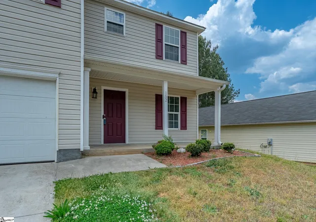 Photo 3 of Single family home for sale at 152 Evvalane Dr, Spartanburg, SC 29302 | MLS# 1589648 | Listing updated on 2026-08-11