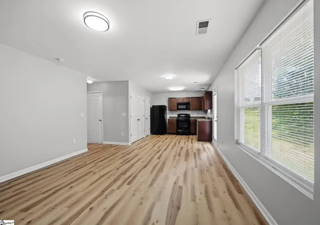 Photo 3 of Single family home for sale at 152 Evvalane Dr, Spartanburg, SC 29302 | MLS# 1589648 | Listing updated on 2026-08-11