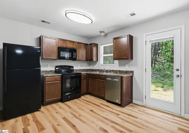 Photo 4 of Single family home for sale at 152 Evvalane Dr, Spartanburg, SC 29302 | MLS# 1589648 | Listing updated on 2026-08-11