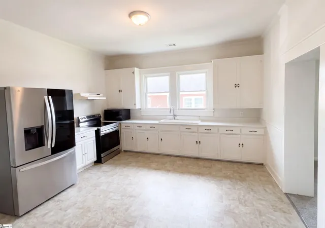Photo 2 of Single family home for sale at 112 Sherard Ave, Ninety Six, SC 29666 | MLS# 1600051 | Listing updated on 2026-09-24