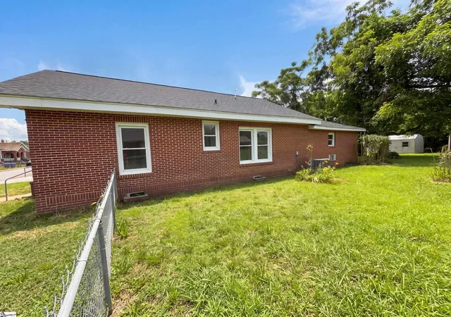Photo 4 of Single family home for sale at 112 Sherard Ave, Ninety Six, SC 29666 | MLS# 1600051 | Listing updated on 2026-09-24