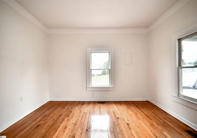 Photo 4 of Single family home for sale at 304 N 1St St, Easley, SC 29640 | MLS# 1599549 | Listing updated on 2026-09-18