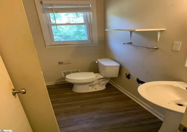 Photo 4 of Single family home for sale at 200 Windsor Dr, Laurens, SC 29360 | MLS# 1601605 | Listing updated on 2026-08-21