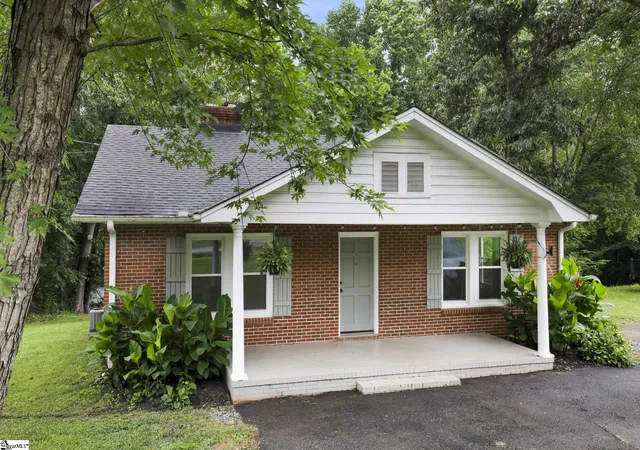 Photo 2 of Single family home for sale at 27 Maxie Ave, Greenville, SC 29611 | MLS# 1594509 | Listing updated on 2026-08-21