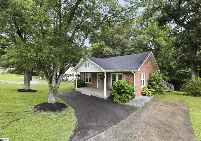Photo 3 of Single family home for sale at 27 Maxie Ave, Greenville, SC 29611 | MLS# 1594509 | Listing updated on 2026-08-21