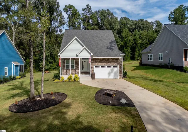 Photo 1 of Single family home for sale at 112 Portland Cir, Greenwood, SC 29649 | MLS# 1601546 | Listing updated on 2026-08-21