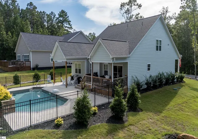 Photo 2 of Single family home for sale at 112 Portland Cir, Greenwood, SC 29649 | MLS# 1601546 | Listing updated on 2026-08-21