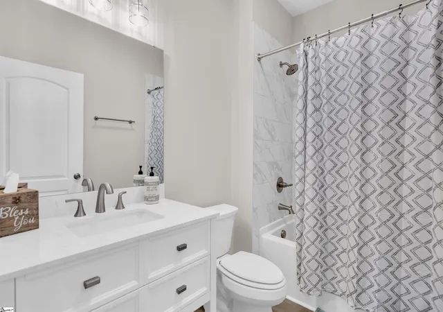 Photo 4 of Single family home for sale at 112 Portland Cir, Greenwood, SC 29649 | MLS# 1601546 | Listing updated on 2026-08-21