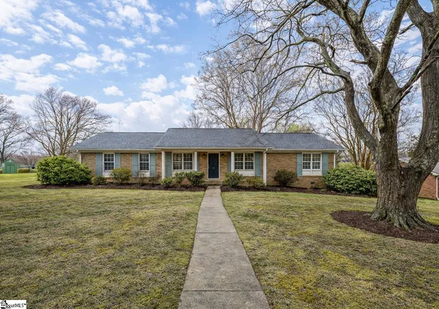 1st image of 11 Shrevewood Dr, Taylors, SC 29687 | MLS# 1585074