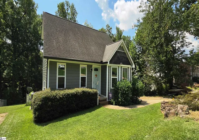 Photo 3 of Single family home for sale at 658 Maple Dr, Greer, SC 29651 | MLS# 1602184 | Listing updated on 2026-09-09