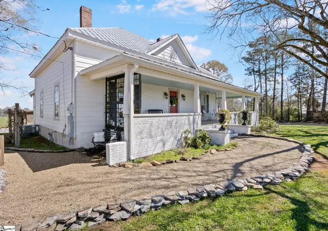 Homes for sale in Pelzer, SC | 108 Main St, Pelzer, SC 29669 | MLS# 1585687