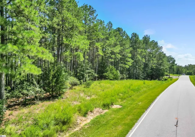 Photo 2 of Land for sale at 820 Eagles Harbor Dr, Hodges, SC 29653 | MLS# 1597088 | Listing updated on 2026-09-02