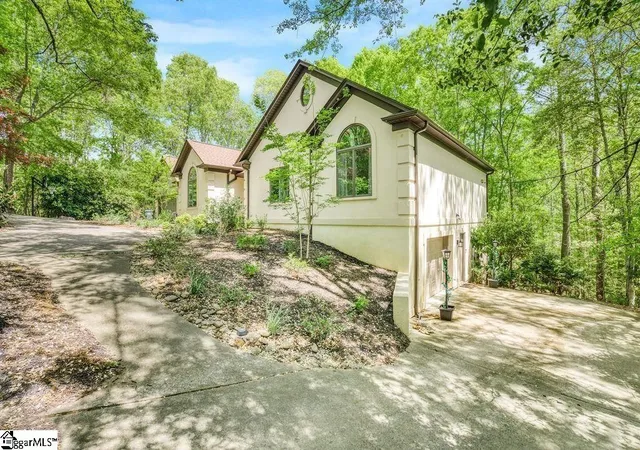 Photo 2 of Single family home for sale at 228 Murifield Dr, Spartanburg, SC 29306 | MLS# 1592724 | Listing updated on 2026-08-28