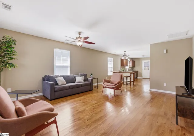 Photo 3 of Sale Pending at 207 Ridgeway Dr, Greenville, SC 29607 | MLS# 1585420 | Listing updated on 2026-09-18