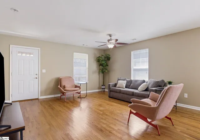 Photo 3 of Sale Pending at 207 Ridgeway Dr, Greenville, SC 29607 | MLS# 1585420 | Listing updated on 2026-09-18