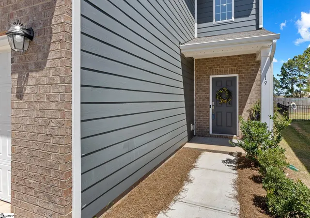 Photo 3 of Single family home for sale at 19 Fennec Dr, Fountain Inn, SC 29644 | MLS# 1572856 | Listing updated on 2026-02-23