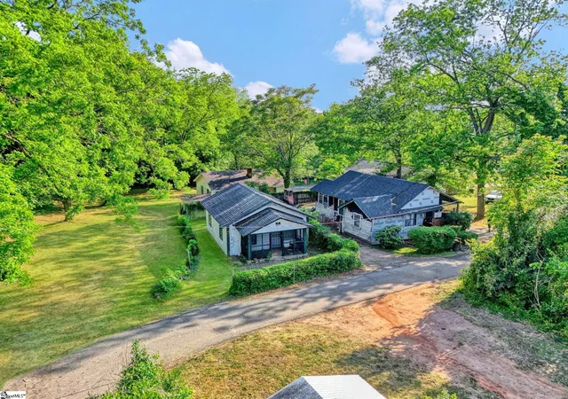 Photo 2 of Single family home for sale at 7 Dobbs St, Greenville, SC 29605 | MLS# 1589446 | Listing updated on 2026-08-17