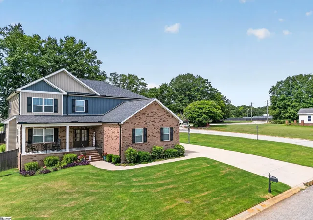 Photo 2 of Single family home for sale at 2 Peaceful Ct, Fountain Inn, SC 29644 | MLS# 1601673 | Listing updated on 2026-08-25
