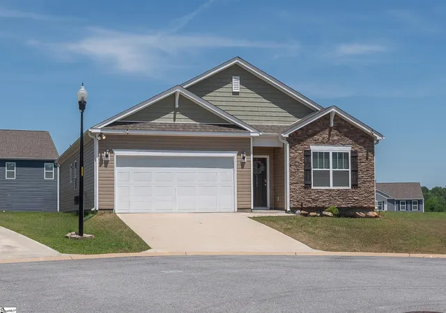 2nd image of 1924 Hunters Run Cir, Woodruff, SC 29388 | MLS# 1597601
