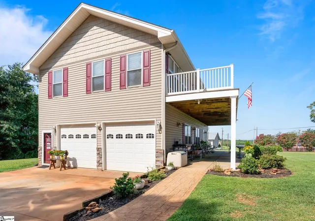 Photo 4 of Single family home for sale at 4115 Locust Hill Rd, Taylors, SC 29687 | MLS# 1600904 | Listing updated on 2026-10-26