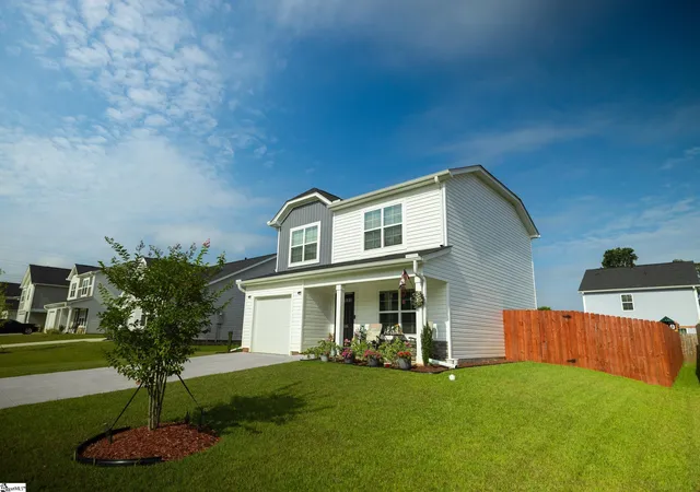 Photo 2 of Single family home for sale at 106 Myers Ln, Laurens, SC 29360 | MLS# 1602195 | Listing updated on 2026-08-28