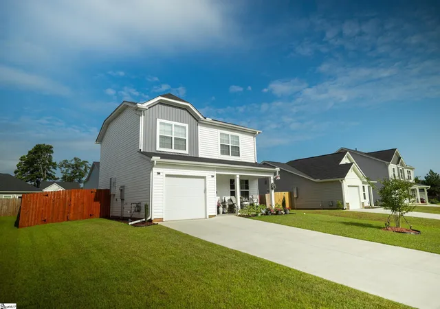 Photo 3 of Single family home for sale at 106 Myers Ln, Laurens, SC 29360 | MLS# 1602195 | Listing updated on 2026-08-28