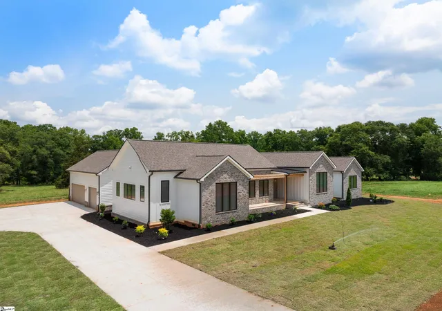 Homes for sale in Pelzer, SC | 774 Garrison Rd, Pelzer, SC 29669 | MLS# 1591011
