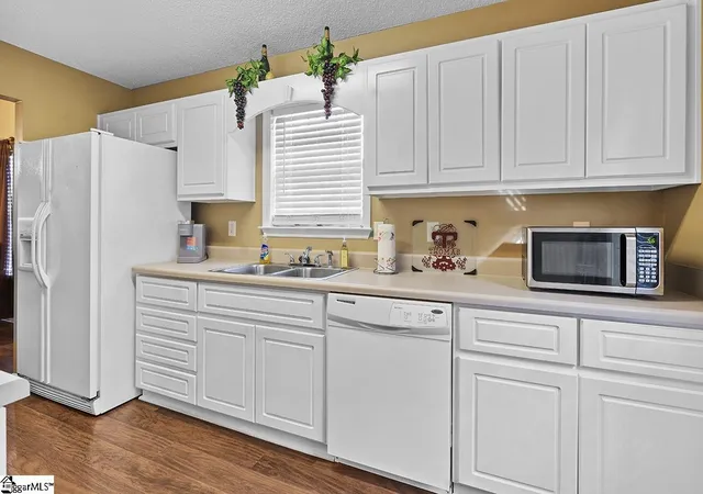 Photo 2 of Sale Pending at 108 St Kitts Ct, Greenwood, SC 29649 | MLS# 1597761 | Listing updated on 2026-09-10