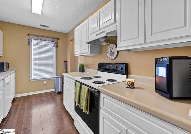 Photo 3 of Sale Pending at 108 St Kitts Ct, Greenwood, SC 29649 | MLS# 1597761 | Listing updated on 2026-09-10