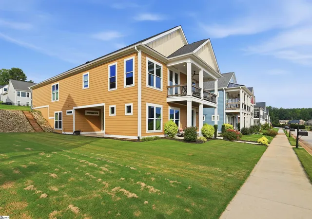 Photo 2 of Single family home for sale at 528 Coolwater Dr, Taylors, SC 29687 | MLS# 1599316 | Listing updated on 2026-09-10