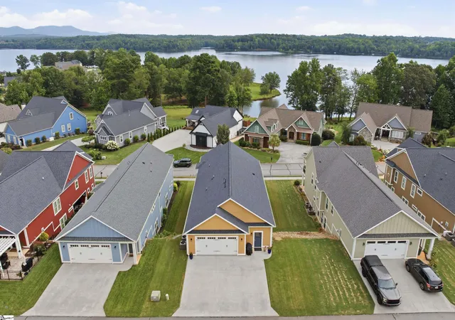 Photo 3 of Single family home for sale at 528 Coolwater Dr, Taylors, SC 29687 | MLS# 1599316 | Listing updated on 2026-09-10