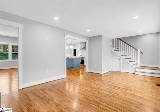Photo 3 of Single family home for sale at 110 Oakview Dr, Greenville, SC 29605 | MLS# 1572300 | Listing updated on 2025-10-18