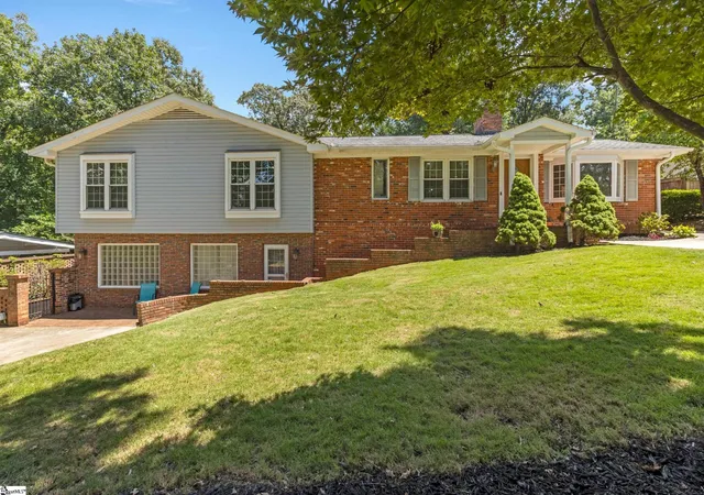 Photo 1 of Single family home for sale at 17 Zelma Dr, Greenville, SC 29617 | MLS# 1600300 | Listing updated on 2026-09-11