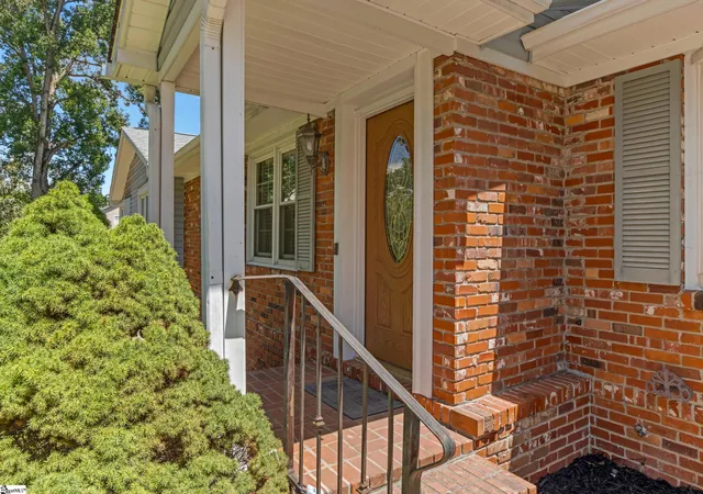 Photo 3 of Single family home for sale at 17 Zelma Dr, Greenville, SC 29617 | MLS# 1600300 | Listing updated on 2026-10-20