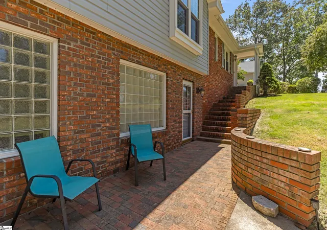 Photo 4 of Single family home for sale at 17 Zelma Dr, Greenville, SC 29617 | MLS# 1600300 | Listing updated on 2026-10-20