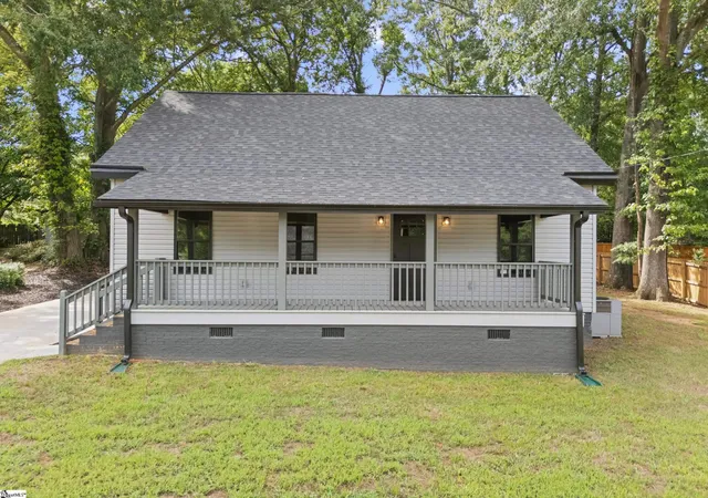 Photo 1 of Single family home for sale at 409 W Curtis St, Simpsonville, SC 29681 | MLS# 1600419 | Listing updated on 2026-09-17