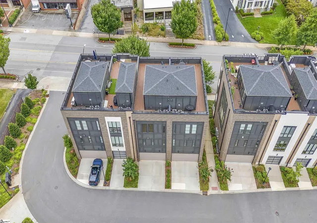 Photo 2 of Townhouse for sale at 611 N Main St #Unit 8, Greenville, SC 29601 | MLS# 1565941 | Listing updated on 2025-10-23