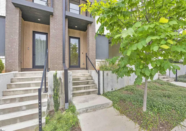 Photo 3 of Townhouse for sale at 611 N Main St #Unit 8, Greenville, SC 29601 | MLS# 1565941 | Listing updated on 2025-10-23
