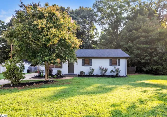 Photo 2 of Single family home for sale at 170 Oak Hill Dr, Piedmont, SC 29673 | MLS# 1599221 | Listing updated on 2026-09-30