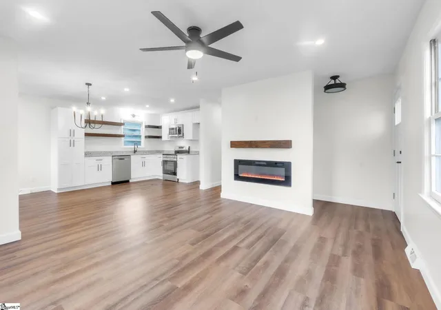 Photo 3 of Single family home for sale at 170 Oak Hill Dr, Piedmont, SC 29673 | MLS# 1599221 | Listing updated on 2026-09-30